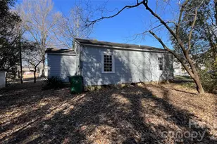 2621 Dr Carver Rd, Charlotte, NC 28208 - Photo 14
