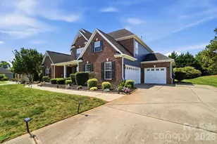 5305 Radcliffe Dr, Waxhaw, NC 28173 - Photo 2