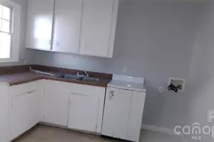 2667 Dr Carver Rd, Charlotte, NC 28208 - Photo 10
