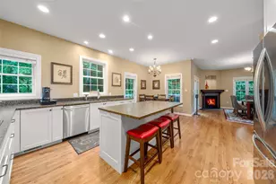 100 Welwyn Ln, Asheville, NC 28805 - Photo 14