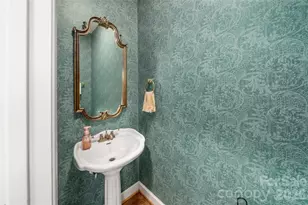 100 Welwyn Ln, Asheville, NC 28805 - Photo 18