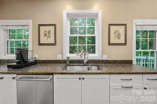 100 Welwyn Ln, Asheville, NC 28805 - Photo 12