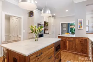 714 Edgehill Rd N, Charlotte, NC 28207 - Photo 10