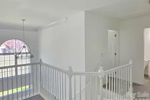 10317 Stoneykirk Ln, Charlotte, NC 28269 - Photo 16