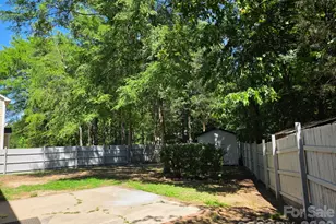 10317 Stoneykirk Ln, Charlotte, NC 28269 - Photo 46