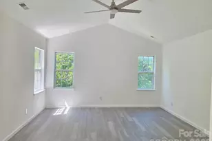 10317 Stoneykirk Ln, Charlotte, NC 28269 - Photo 22