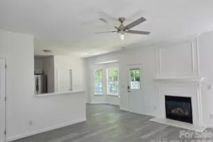 10317 Stoneykirk Ln, Charlotte, NC 28269 - Photo 6