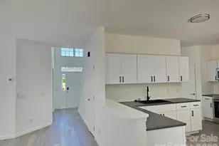 10317 Stoneykirk Ln, Charlotte, NC 28269 - Photo 8