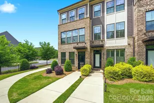 804 Broad River Ln, Charlotte, NC 28211 - Photo 2