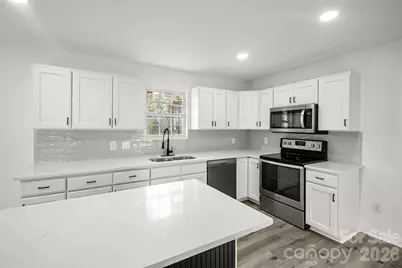 10107 Clairemore Place, Charlotte, NC 28216 - Photo 4