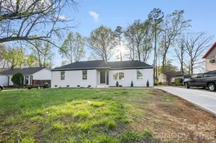 10107 Clairemore Pl, Charlotte, NC 28216 - Photo 16