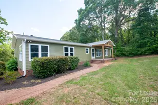151 Scotsman Dr, Troutman, NC 28166 - Photo 2
