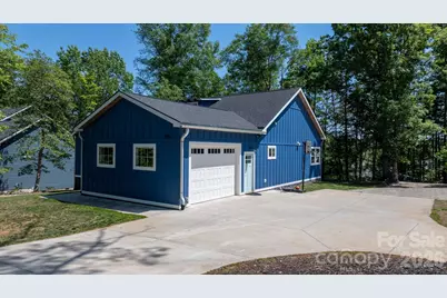 3813 54th Avenue NE, Hickory, NC 28601 - Photo 2