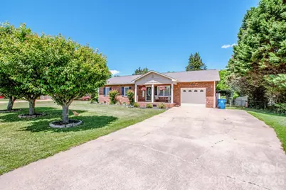 2426 Ashford Drive, Newton, NC 28658 - Photo 2
