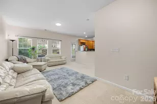 330 Bridal Veil Dr, Charlotte, NC 28217 - Photo 8