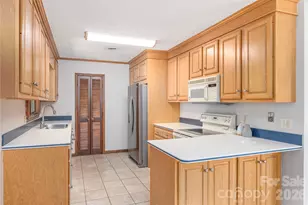 250 Lynn Cove Rd, Asheville, NC 28804 - Photo 18