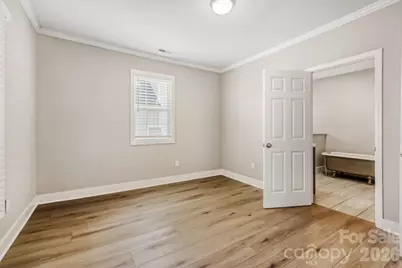 1521 Hawthorne Lane, Charlotte, NC 28205 - Photo 12