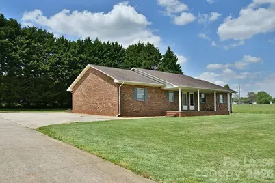 152 Glen Gar Drive, Lincolnton, NC 28092 - Photo 2