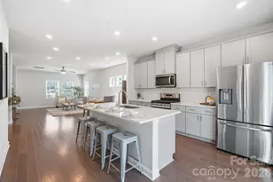 3742 Memorial Pkwy, Charlotte, NC 28217 - Photo 10