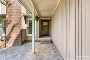56 Knoll Ridge Dr, Asheville, NC 28804 - Photo 2