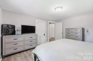 197 Mulberry St, Clyde, NC 28721 - Photo 14