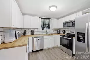 197 Mulberry St, Clyde, NC 28721 - Photo 8