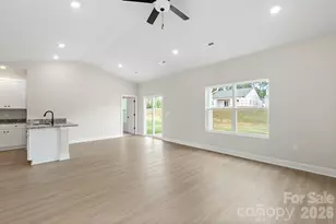6512 Fairford Dr, Charlotte, NC 28215 - Photo 4