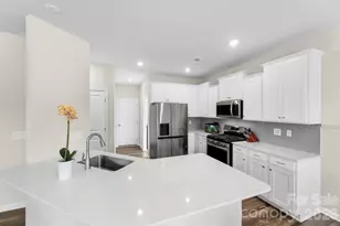 13016 Lannister Dr, Charlotte, NC 28278 - Photo 6