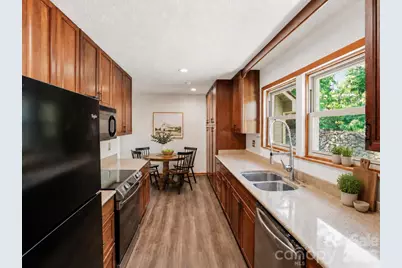 207 Wood Dale Drive, Hendersonville, NC 28791 - Photo 10