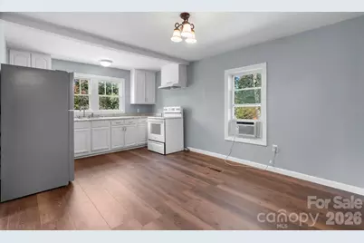728 21st Street SW, Hickory, NC 28602 - Photo 8