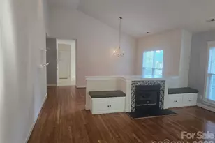 2615 Merion Hills Ct, Charlotte, NC 28269 - Photo 4