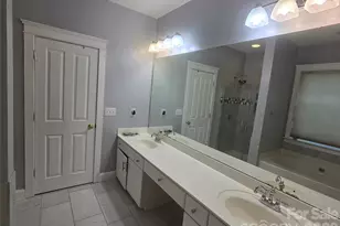 2615 Merion Hills Ct, Charlotte, NC 28269 - Photo 14