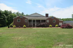 7800 Cherry Point Dr, Denver, NC 28037 - Photo 2