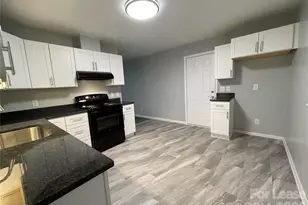 2815 Ravencroft Dr, Charlotte, NC 28208 - Photo 8