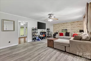 1303 Wildwood Dr, Kannapolis, NC 28081 - Photo 4