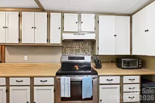 2802 Beaverdam Rd, Canton, NC 28716 - Photo 10