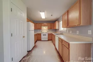 5414 Peachwood Dr, Charlotte, NC 28216 - Photo 16