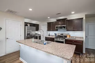 2818 Easton Knl Dr, Dallas, NC 28034 - Photo 4