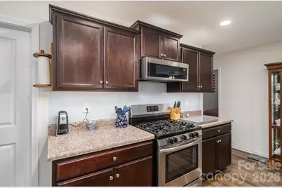 2818 Easton Knoll Drive, Dallas, NC 28034 - Photo 6
