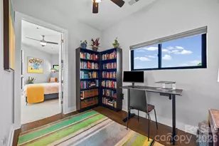 501 E 37th St, Charlotte, NC 28205 - Photo 16