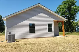 1818 E Greenbriar Rd, Statesville, NC 28625 - Photo 16