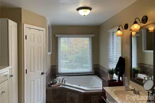 3800 Oldfield Rd, Charlotte, NC 28226 - Photo 16
