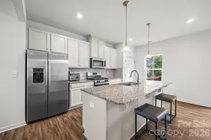 2605 Grantham Place Dr, Fort Mill, SC 29715 - Photo 2
