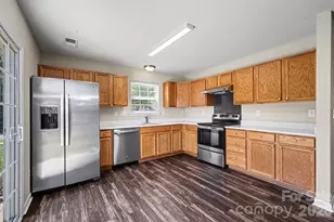 10419 Sparrow Springs Ln, Charlotte, NC 28214 - Photo 6