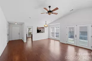 9740 Veronica Dr, Charlotte, NC 28215 - Photo 10
