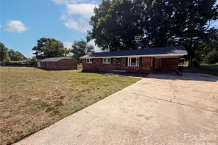 4030 Angus Dr, Gastonia, NC 28056 - Photo 2