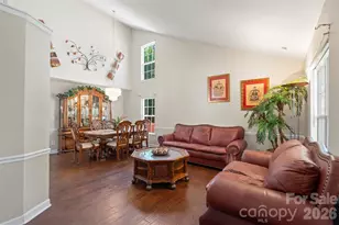 7923 Shiny Meadow Ln, Charlotte, NC 28215 - Photo 2