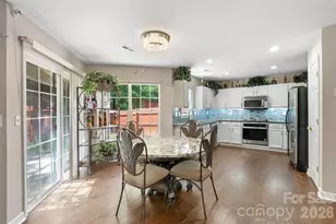 7923 Shiny Meadow Ln, Charlotte, NC 28215 - Photo 6