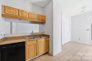 6330 Derryfield Dr, Charlotte, NC 28213 - Photo 10