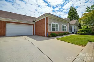 2249 N Castle Ct, Matthews, NC 28105 - Photo 2